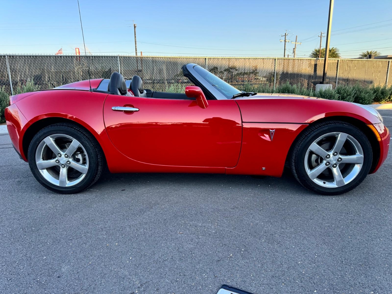 2007 Pontiac Solstice photo 2