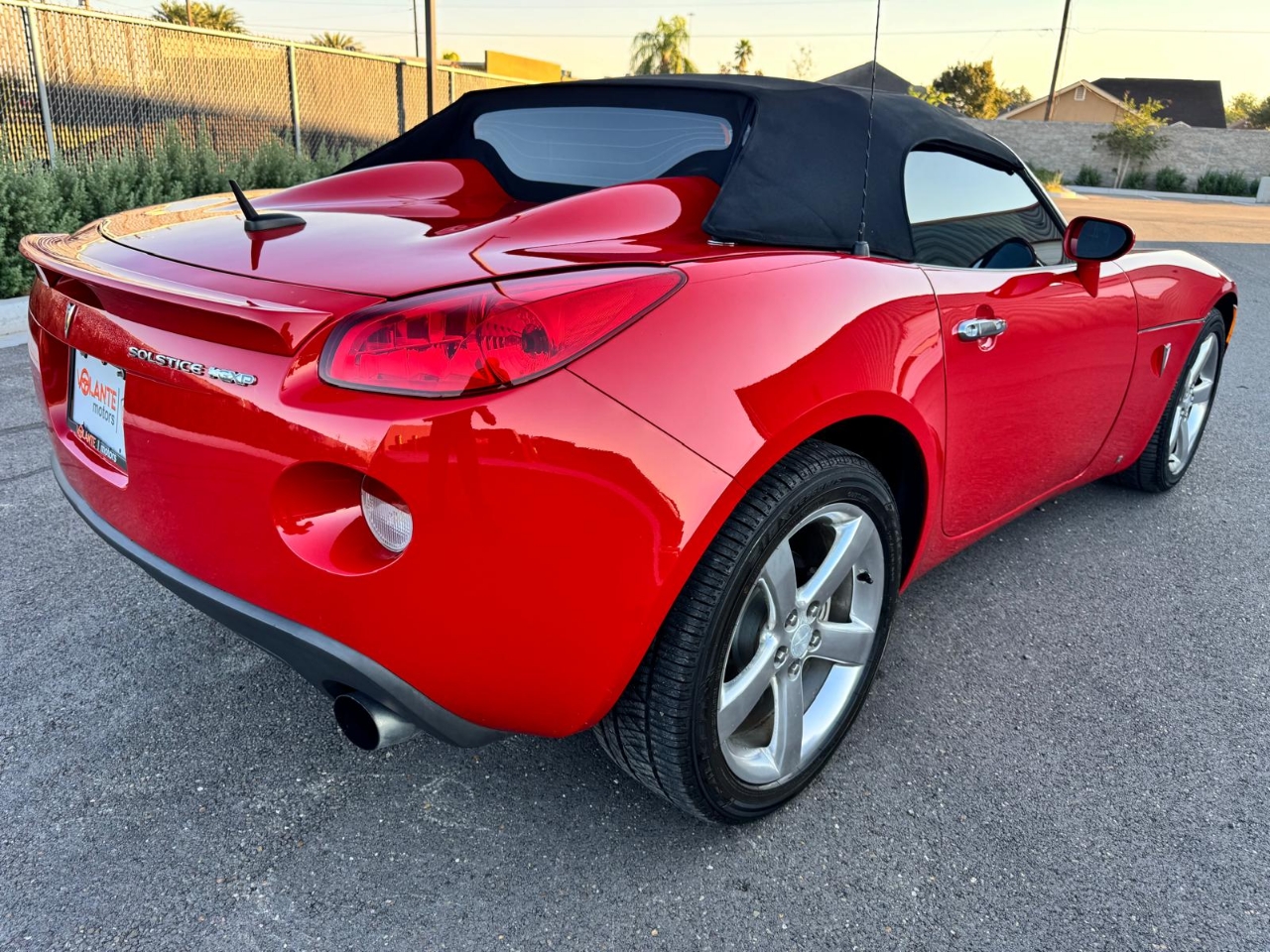 2007 Pontiac Solstice photo 3