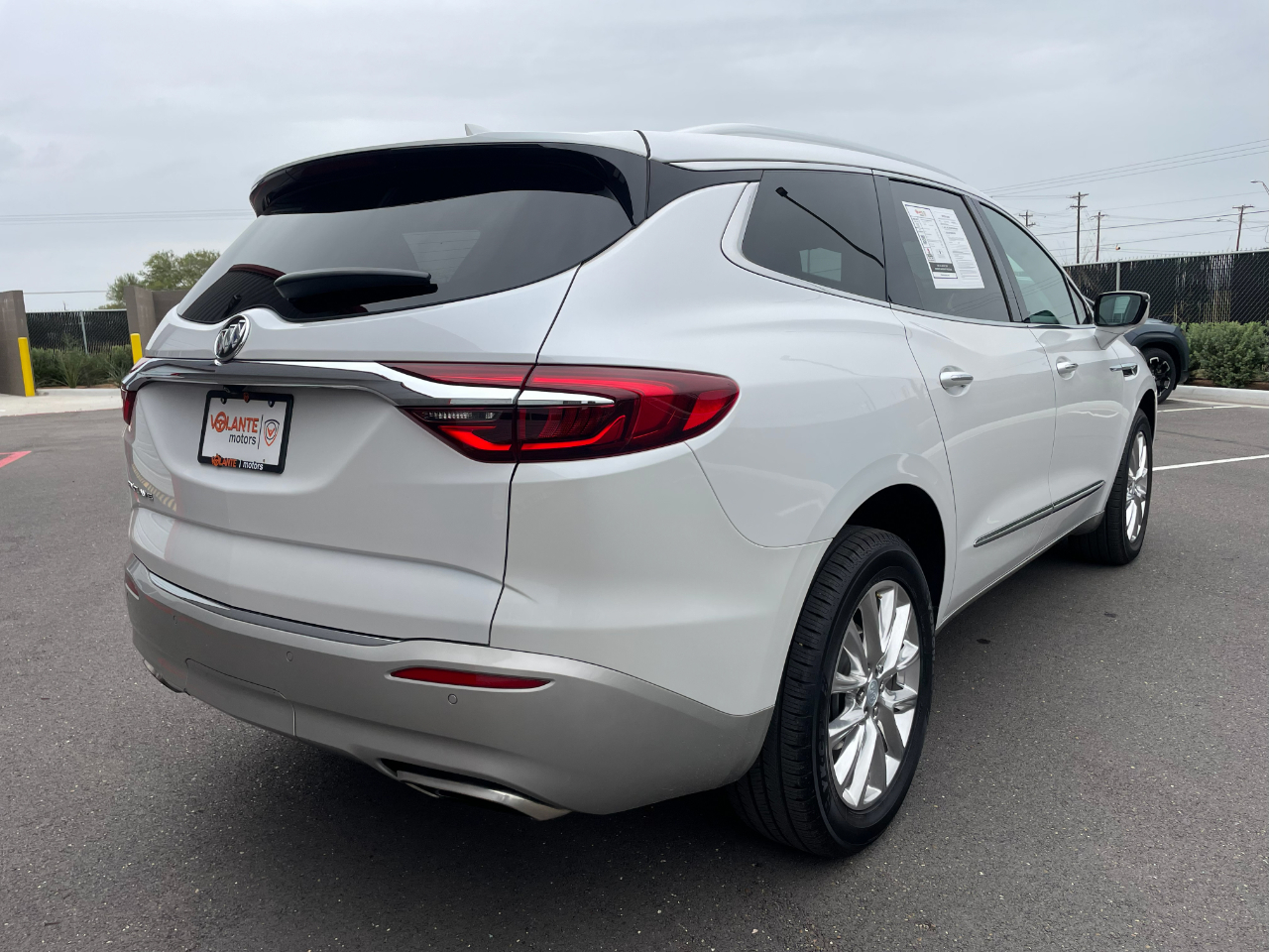 2021 Buick Enclave Essence photo 2