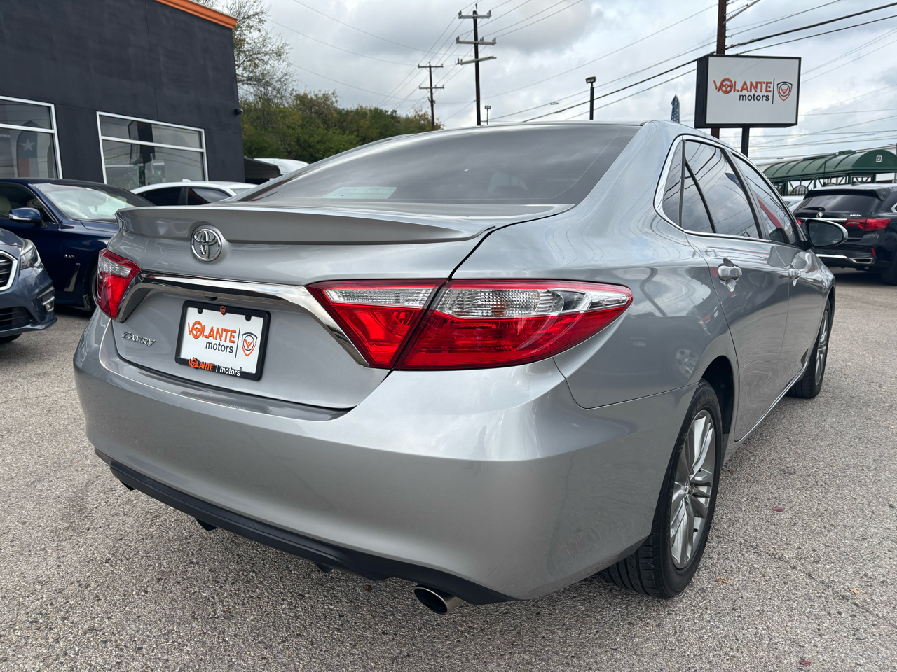 2015 Toyota Camry LE photo 3