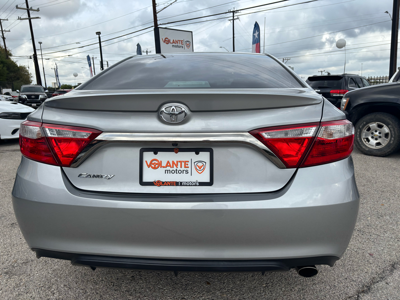2015 Toyota Camry LE photo 4