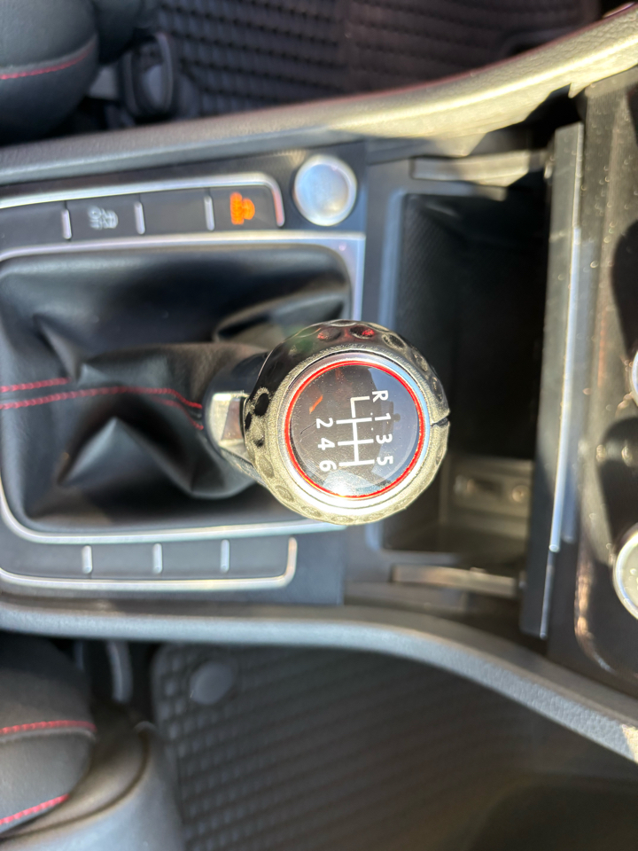 2016 Volkswagen Golf GTI Base SE Autobahn photo 2