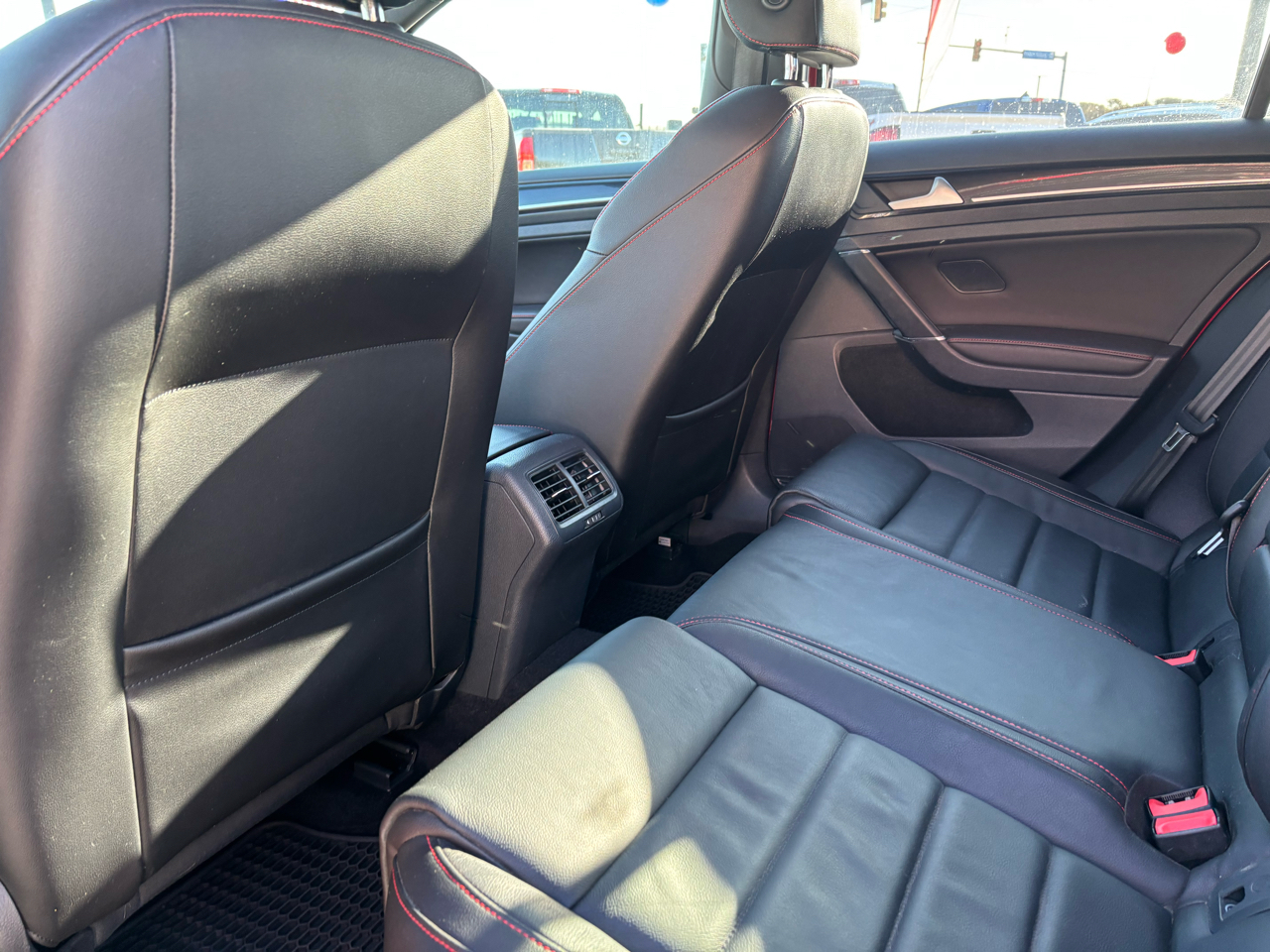 2016 Volkswagen Golf GTI Base SE Autobahn photo 4