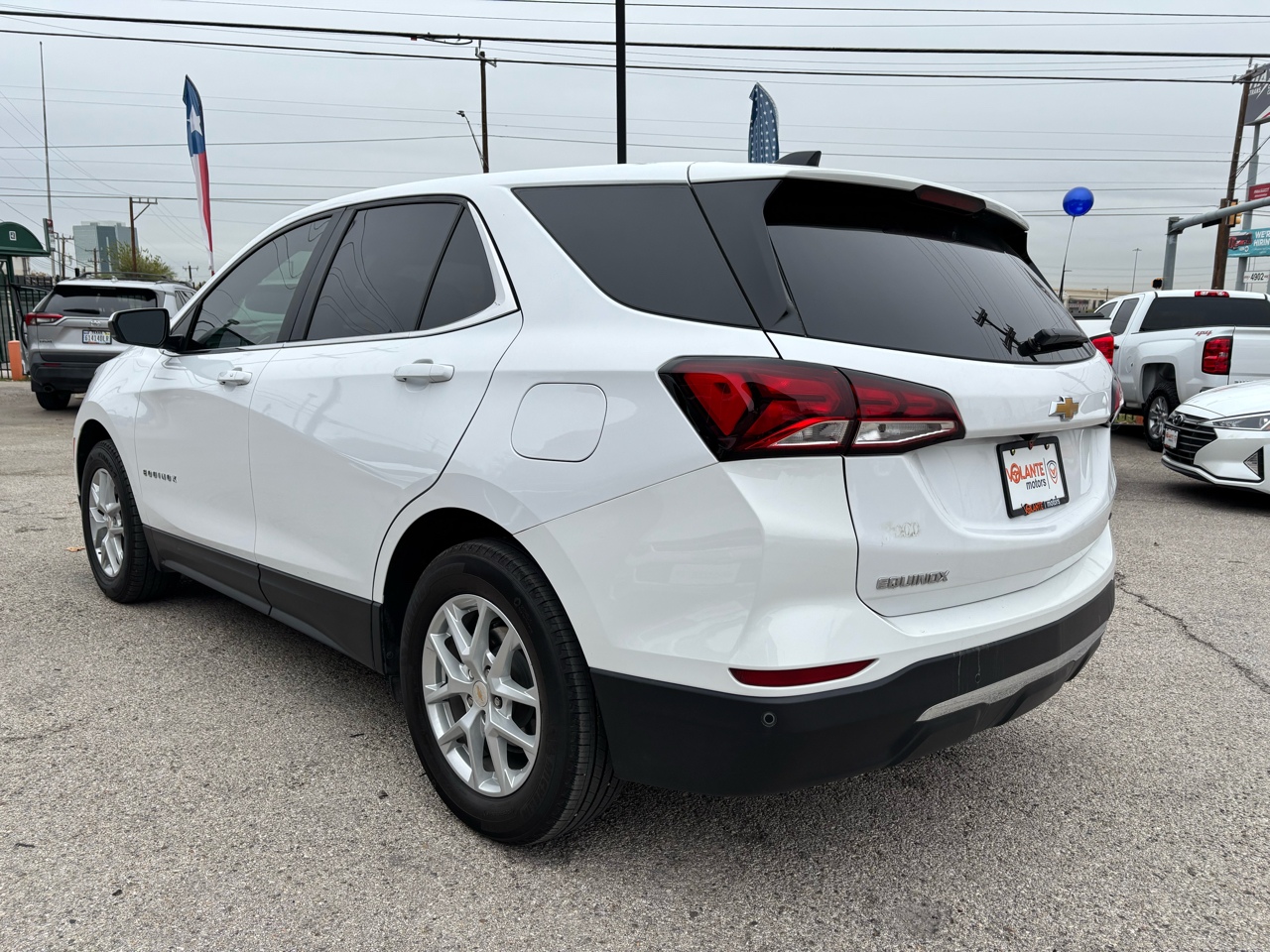 2024 Chevrolet Equinox LT photo 2