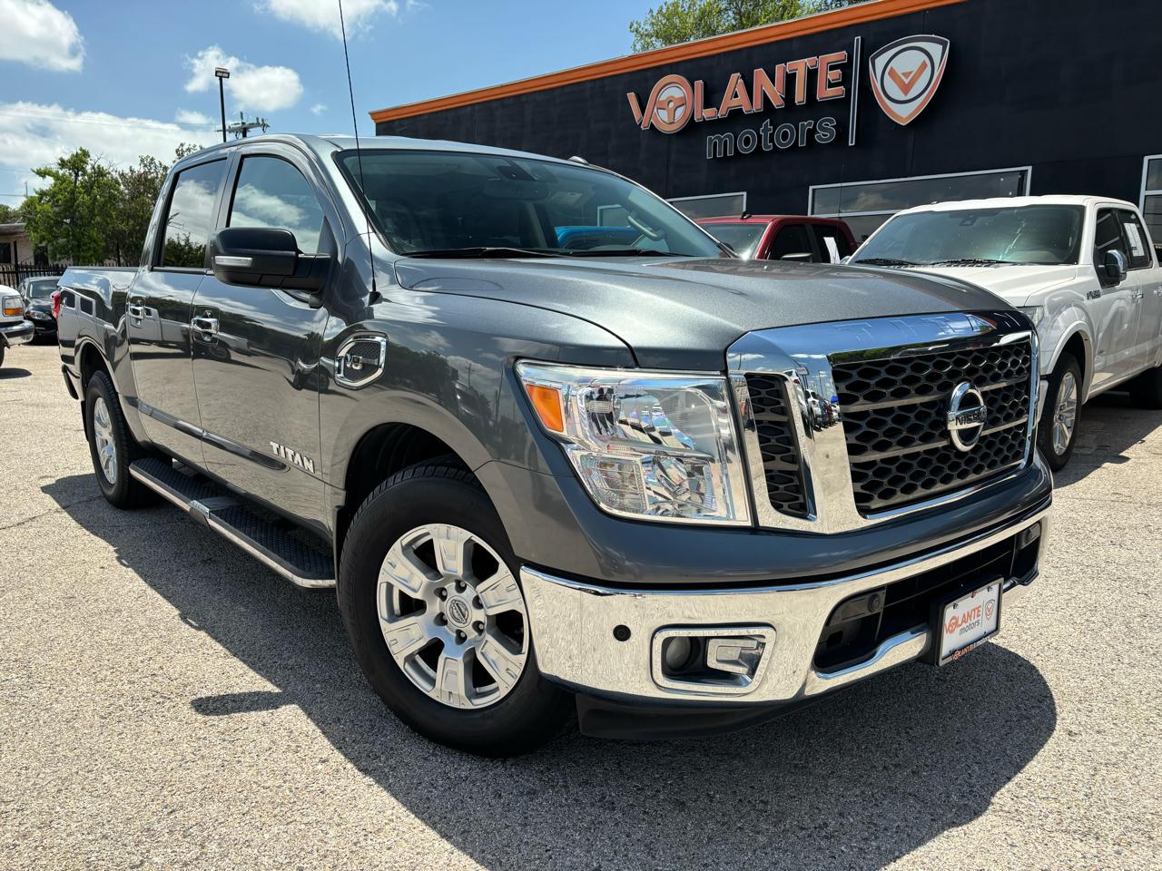 2017 Nissan Titan SV 4X2 Crew Cab's photo