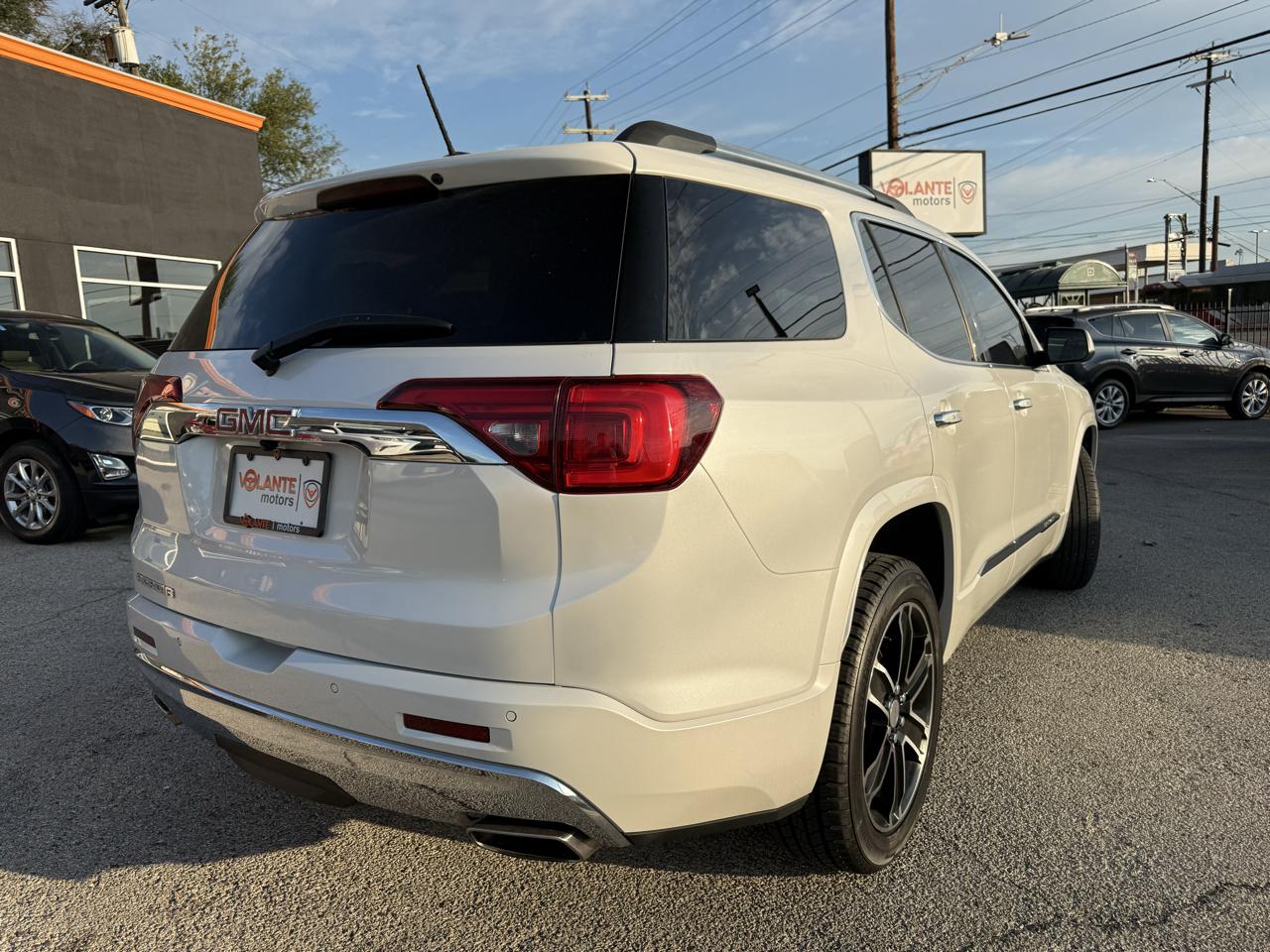 GMC Acadia photo 3