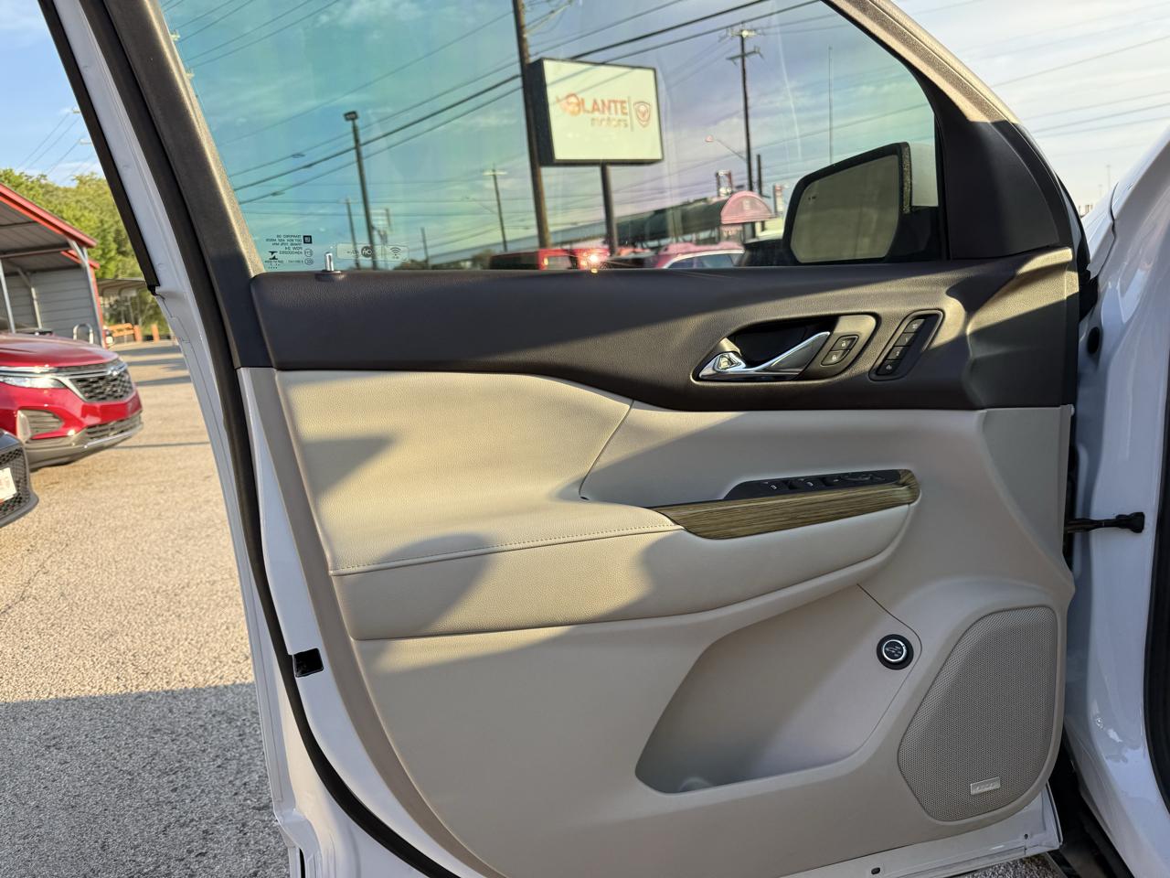 GMC Acadia photo 9