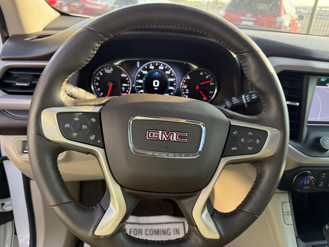 GMC Acadia photo 11