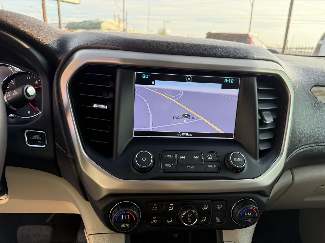 GMC Acadia photo 13
