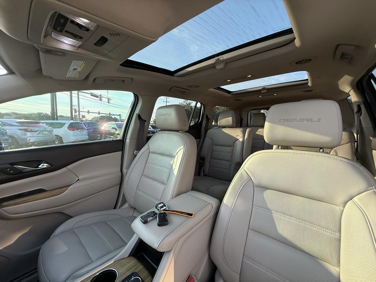 GMC Acadia photo 15