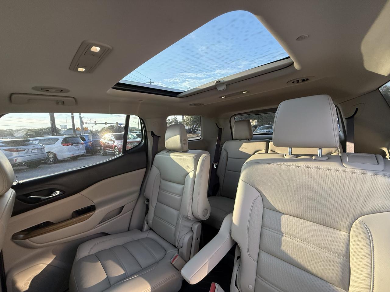 GMC Acadia photo 16