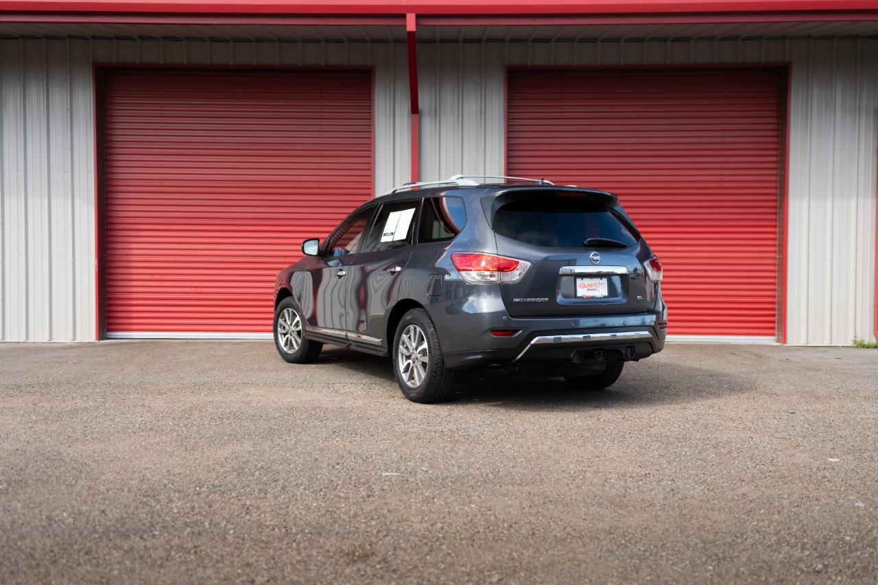Nissan Pathfinder photo 4