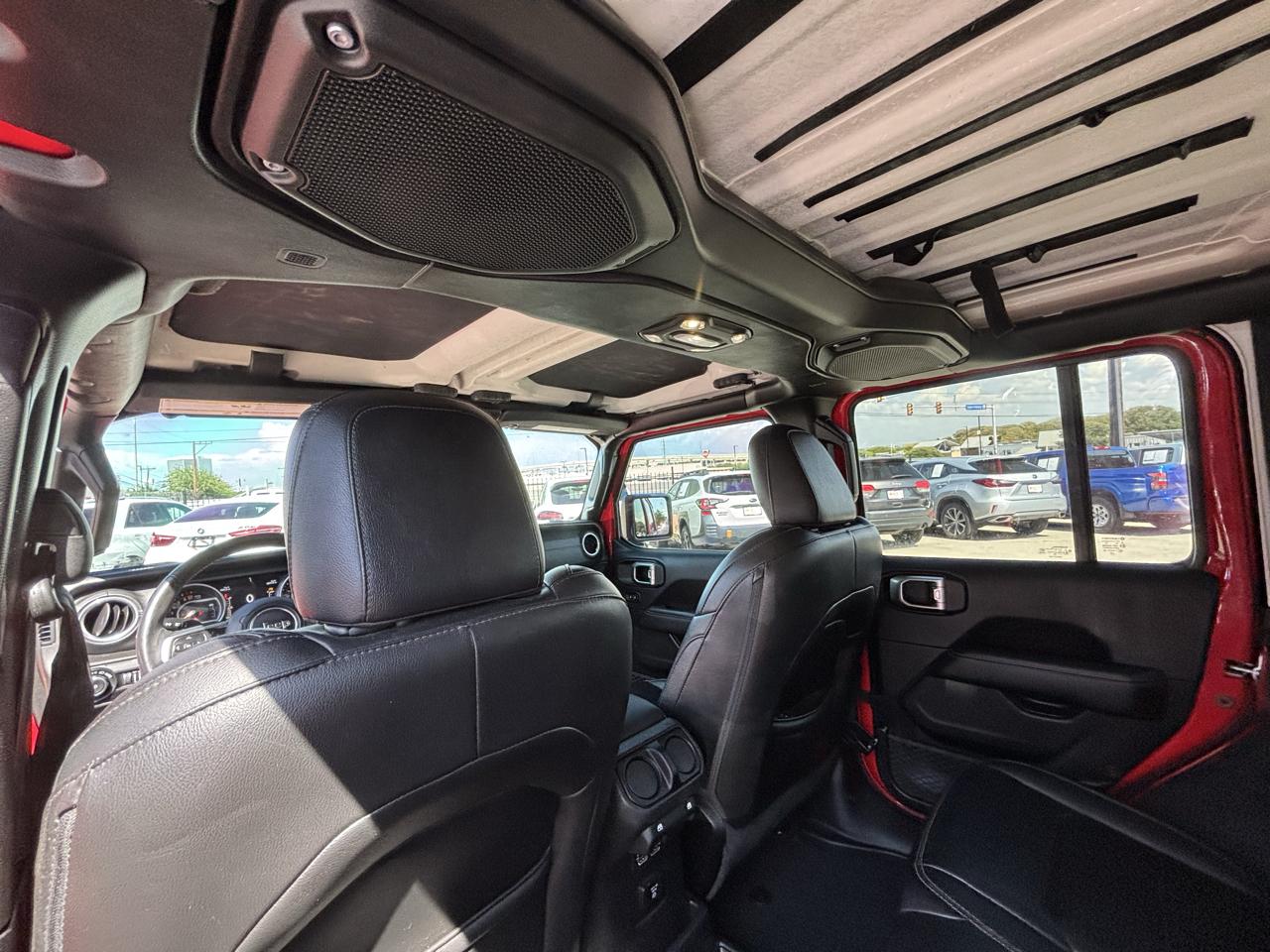 Jeep Wrangler photo 8