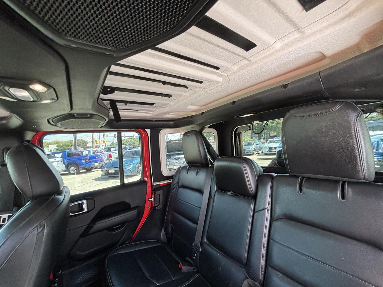 Jeep Wrangler photo 9