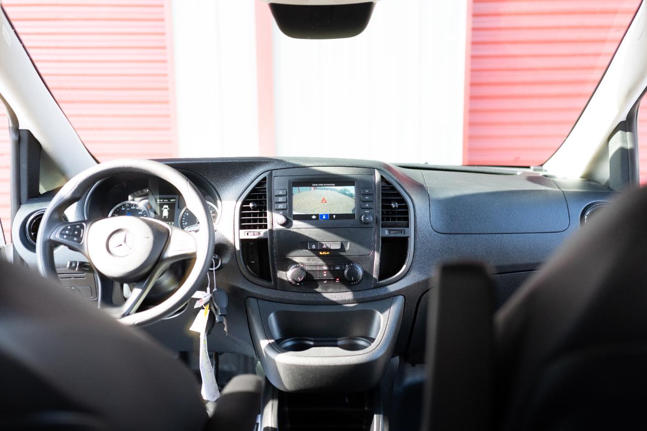 Mercedes-Benz Metris photo 8