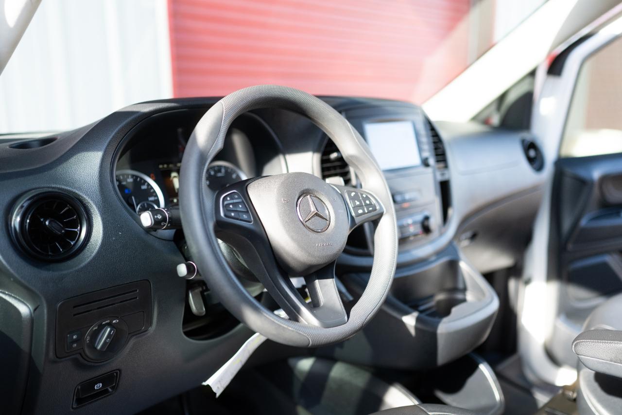 Mercedes-Benz Metris photo 9