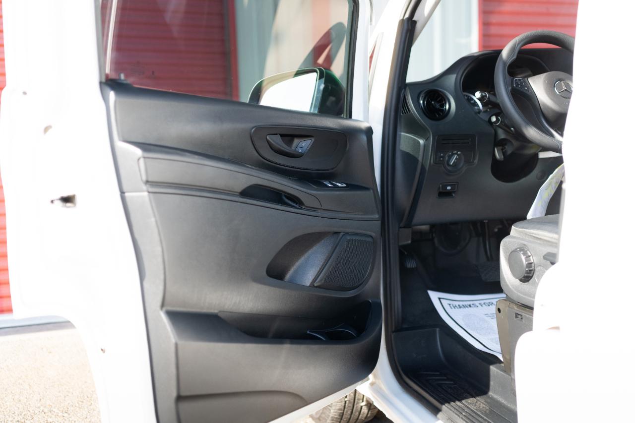 Mercedes-Benz Metris photo 11