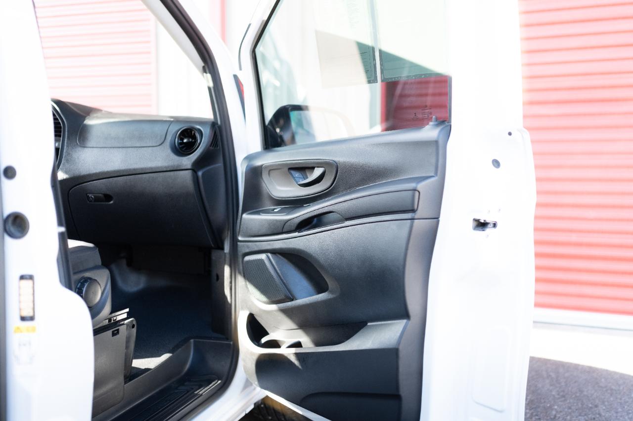Mercedes-Benz Metris photo 14