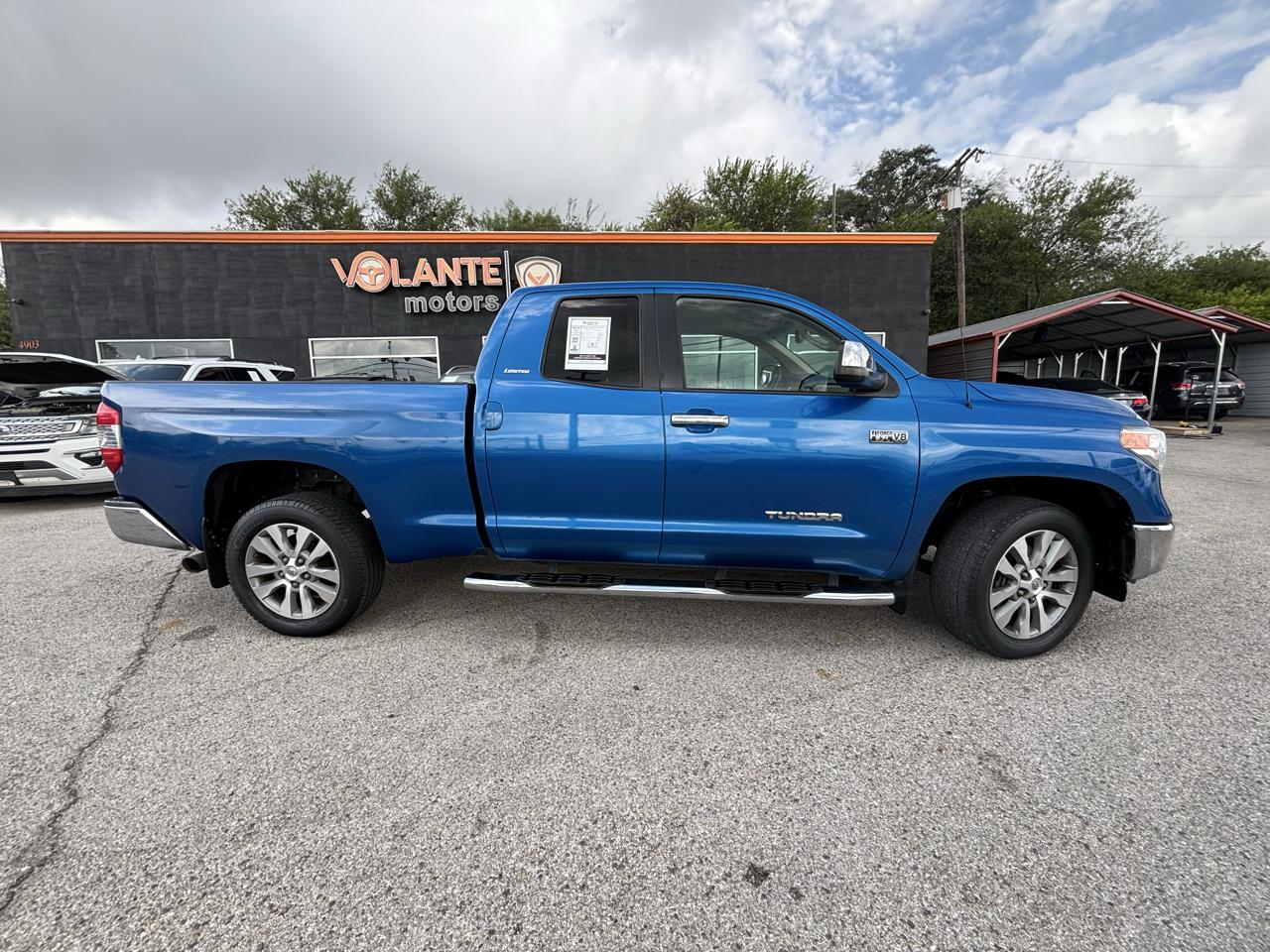 Toyota Tundra photo 2