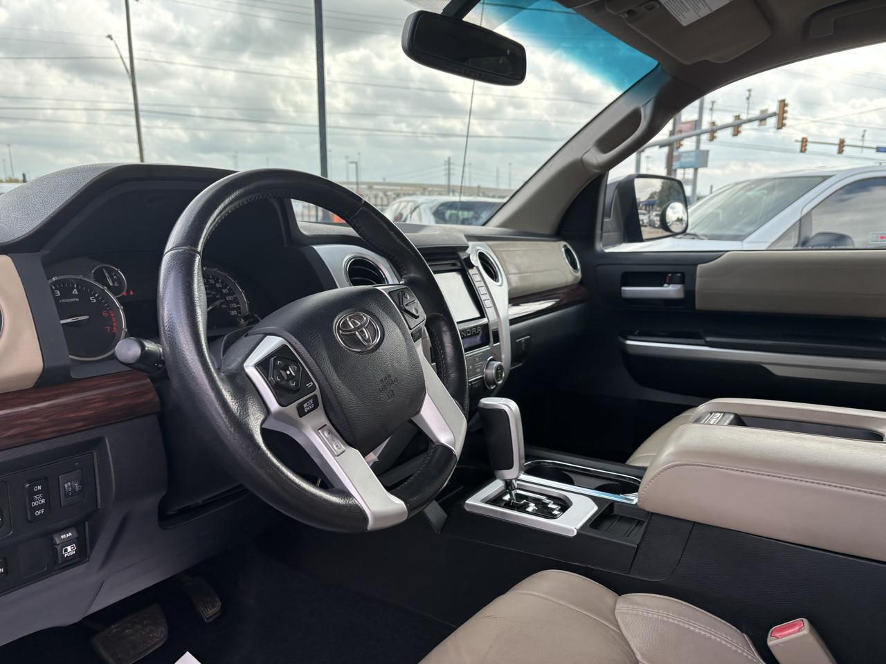 Toyota Tundra photo 9