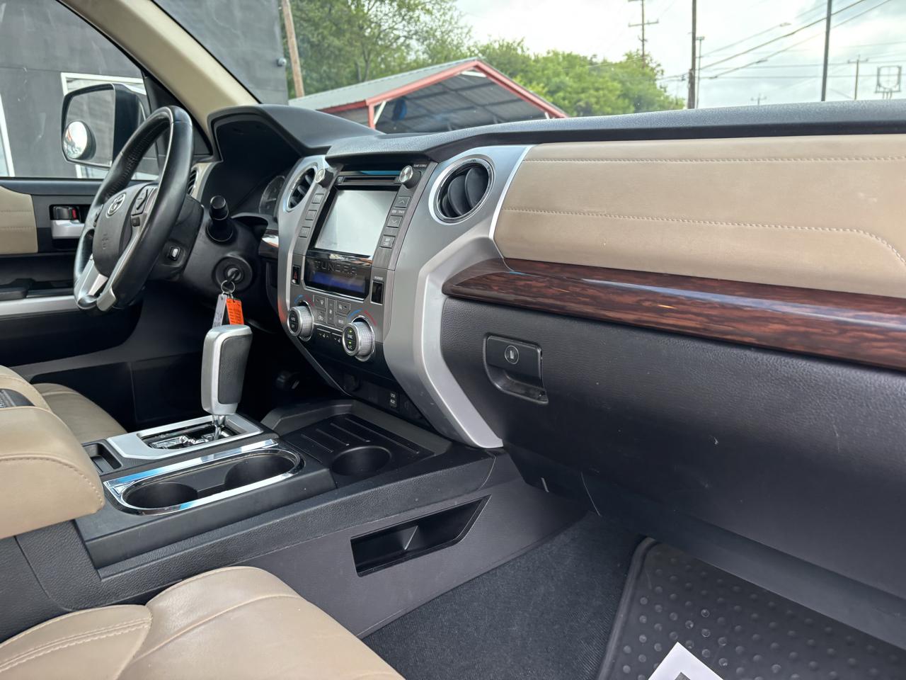 Toyota Tundra photo 17