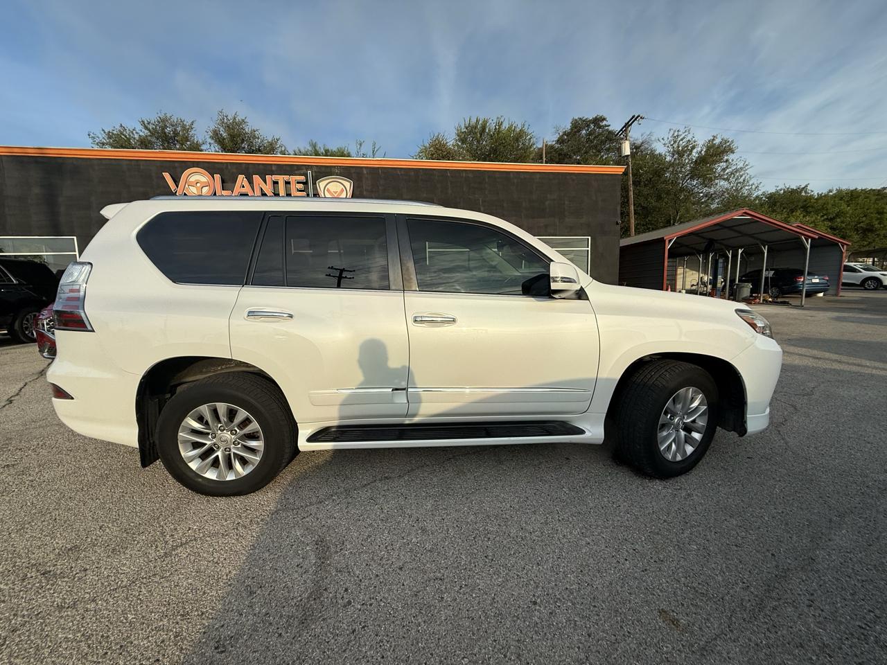 Lexus GX photo 2