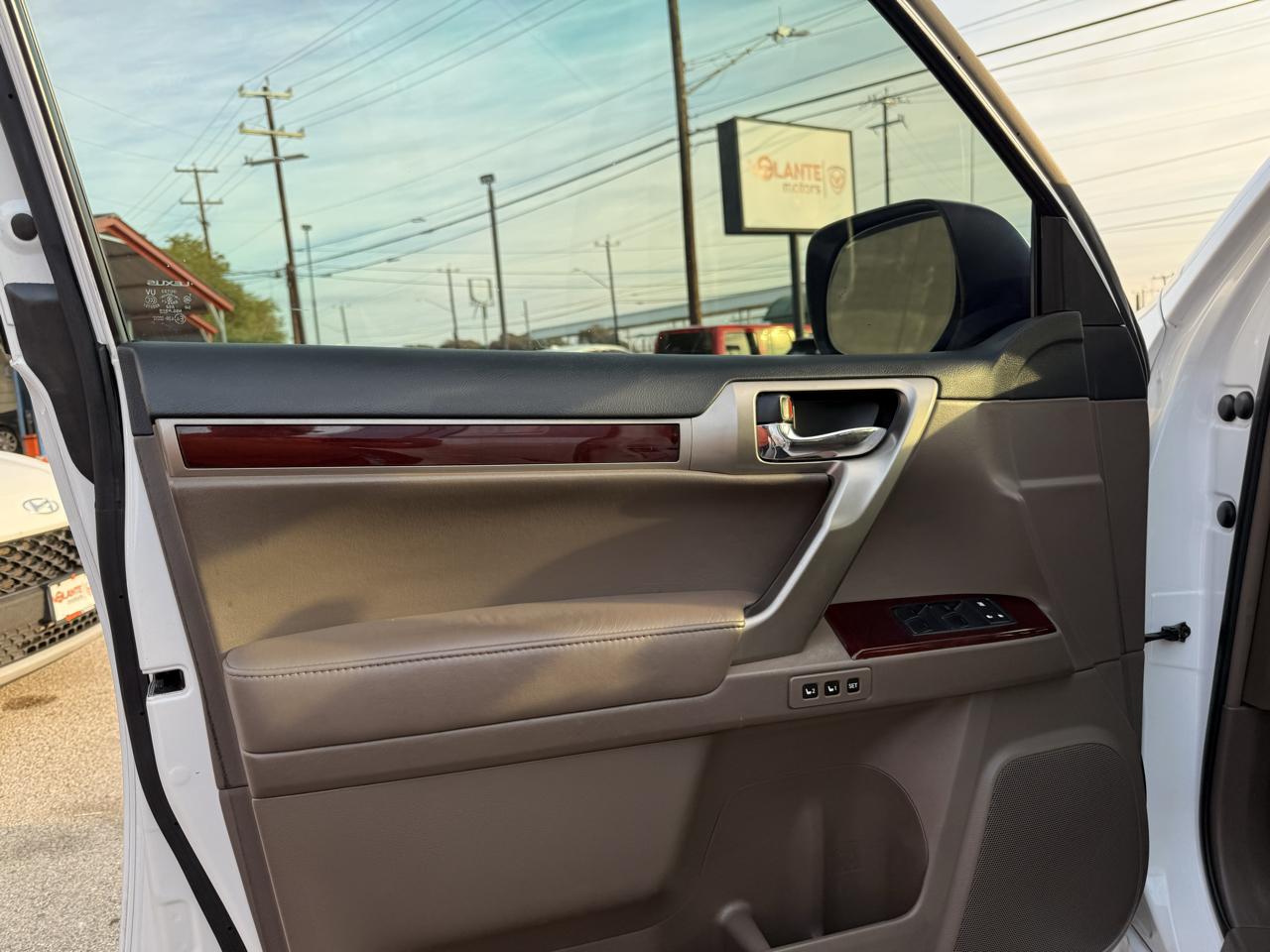 Lexus GX photo 9