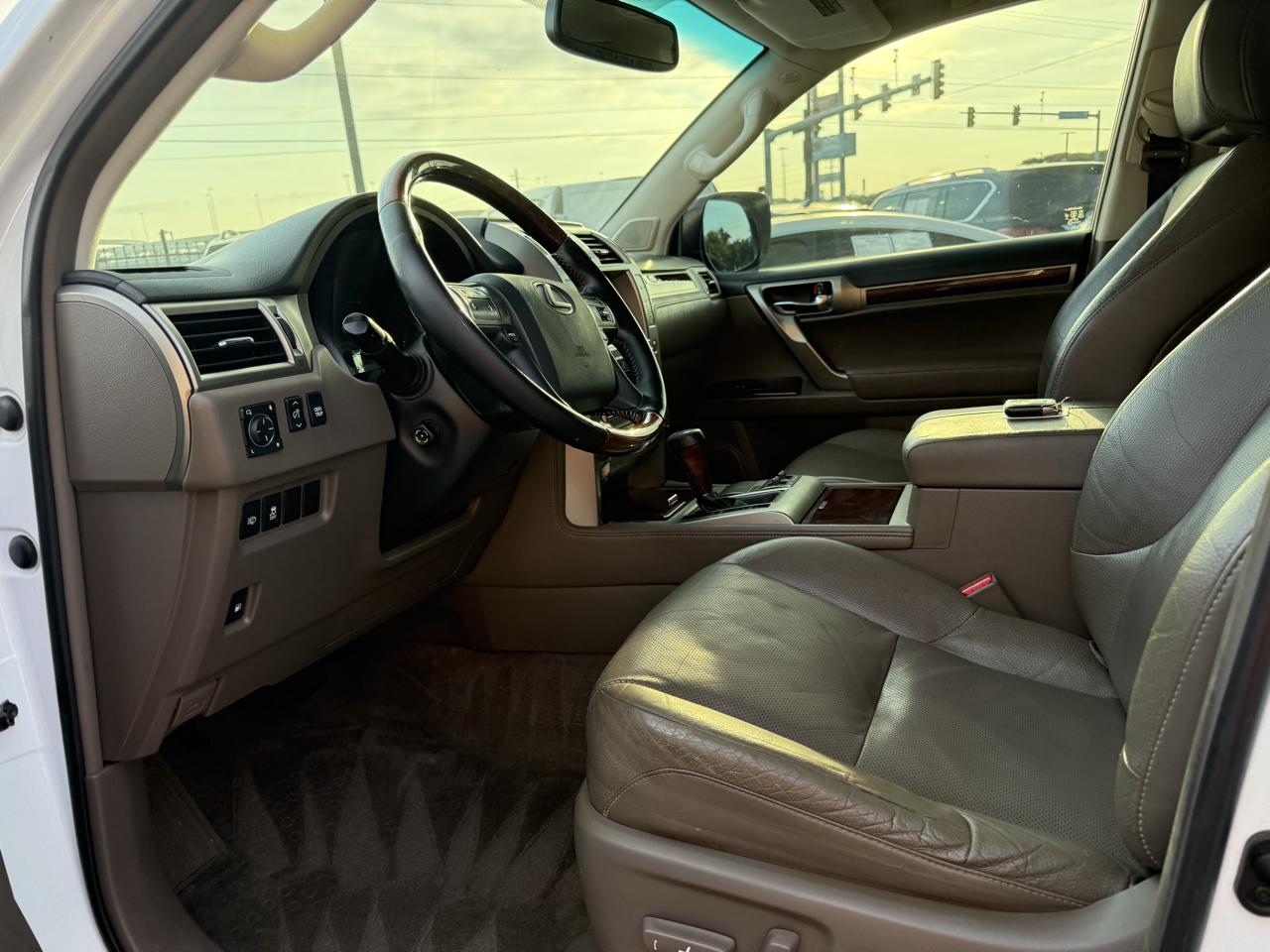 Lexus GX photo 10