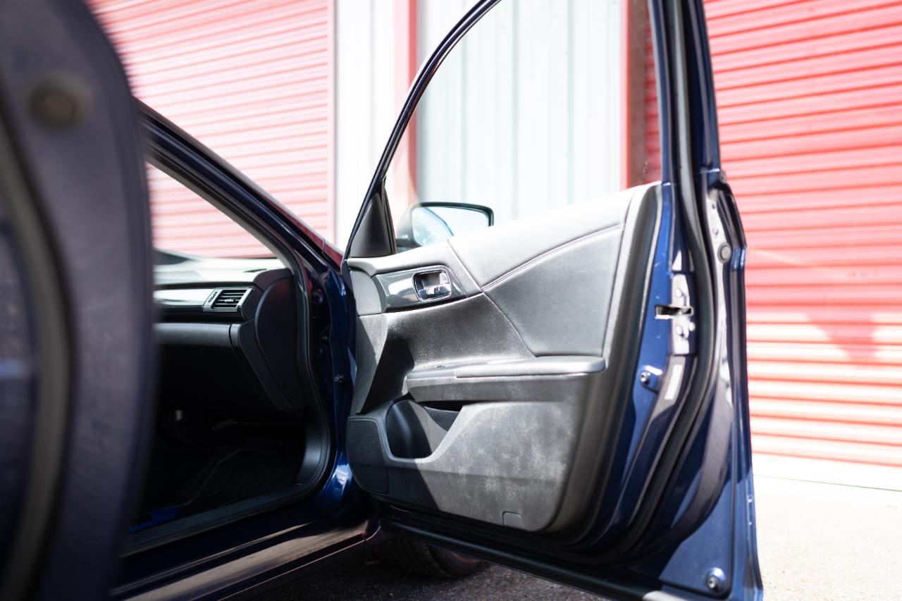 Honda Accord photo 17
