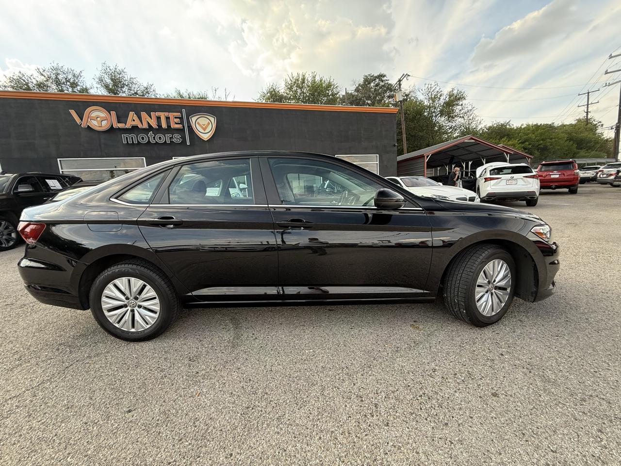Volkswagen Jetta photo 2