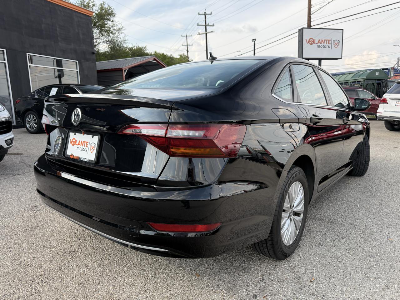 Volkswagen Jetta photo 3