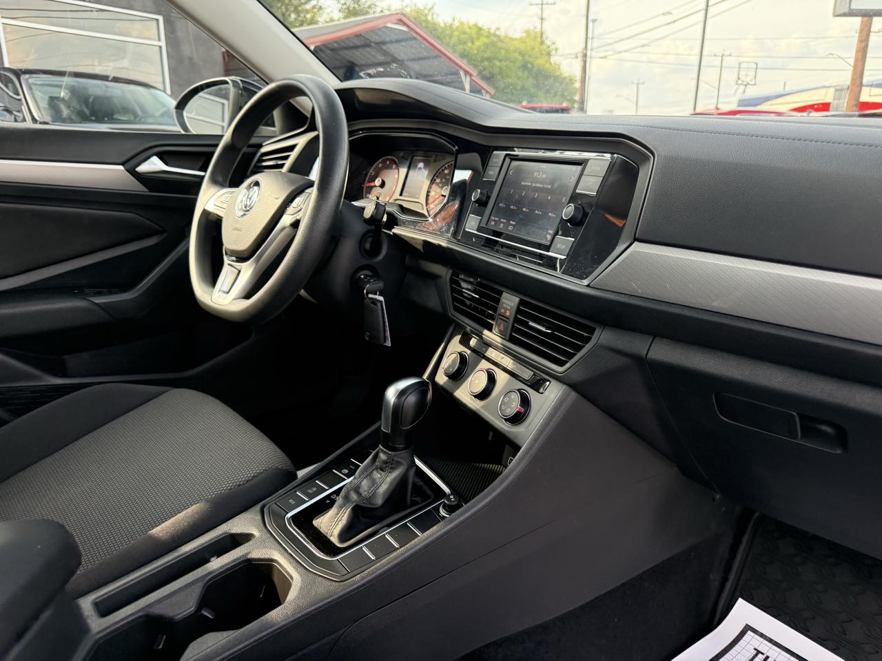 Volkswagen Jetta photo 18