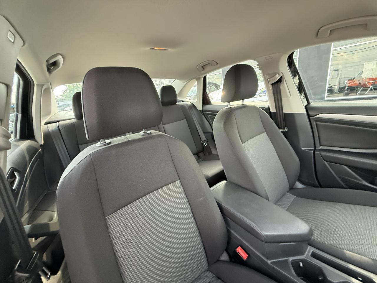 Volkswagen Jetta photo 19
