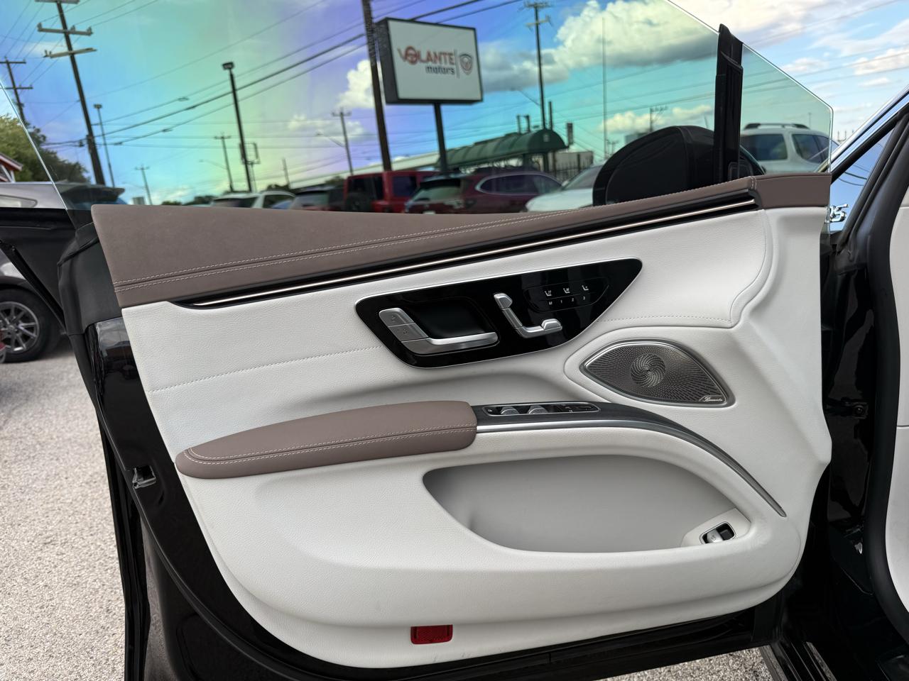 Mercedes-Benz EQS-Class Sedan photo 9