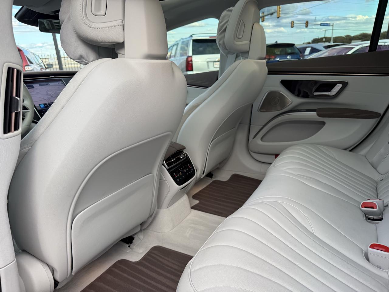 Mercedes-Benz EQS-Class Sedan photo 16