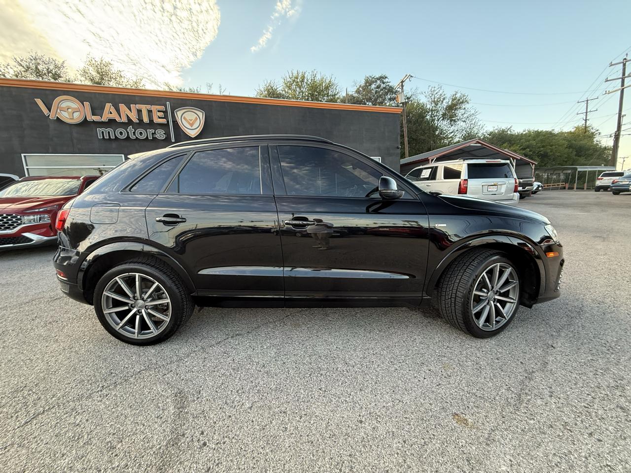 Audi Q3 photo 2