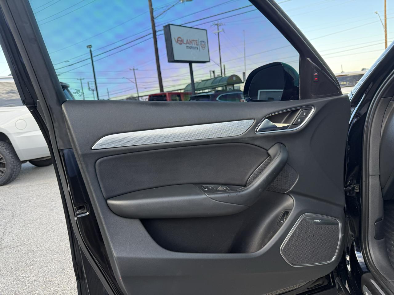 Audi Q3 photo 9