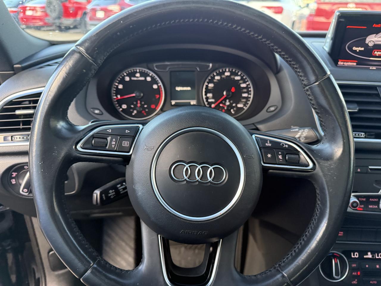 Audi Q3 photo 11