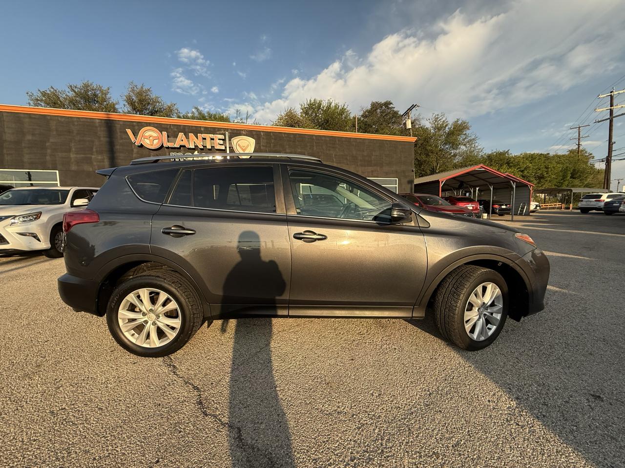 Toyota RAV4 photo 2