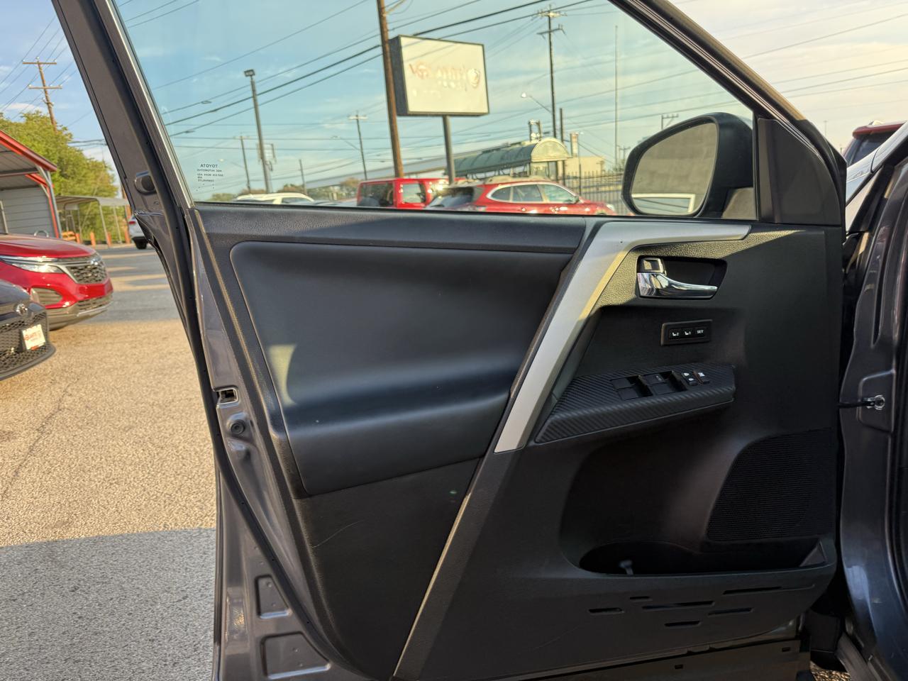 Toyota RAV4 photo 9