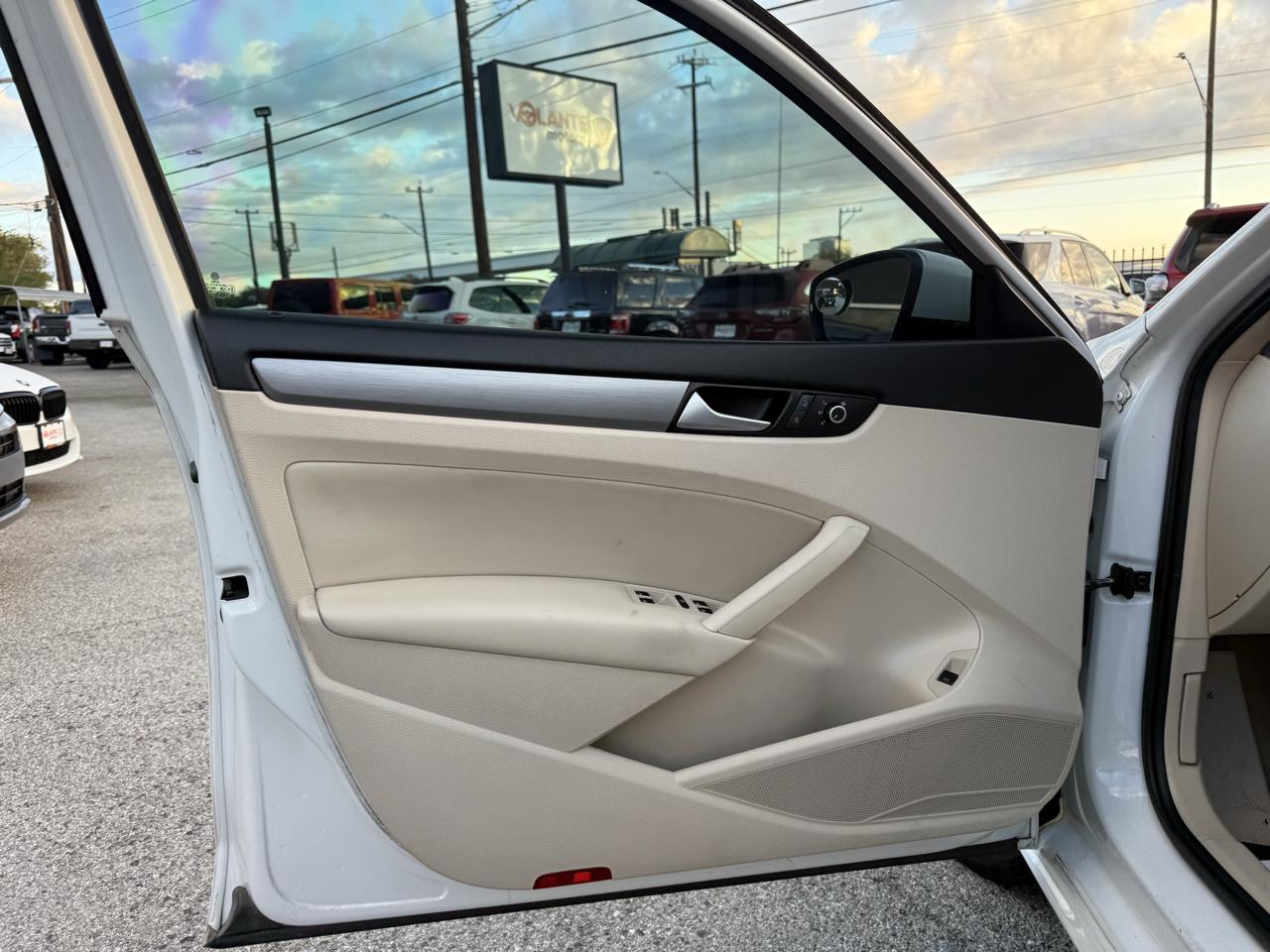 Volkswagen Passat 4dr Sdn 2.0L Manual TDI SE 2015