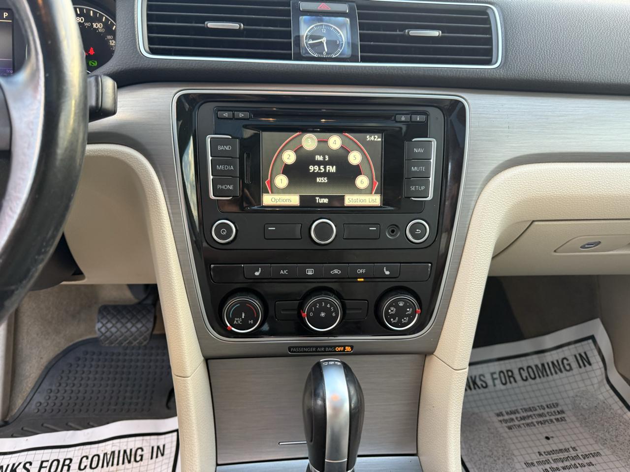 Volkswagen Passat 4dr Sdn 2.0L Manual TDI SE 2015