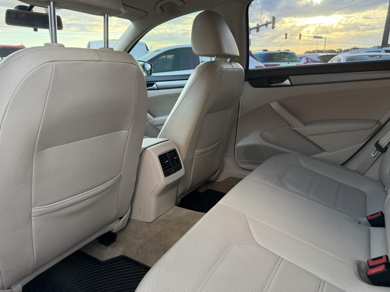 Volkswagen Passat 4dr Sdn 2.0L Manual TDI SE 2015