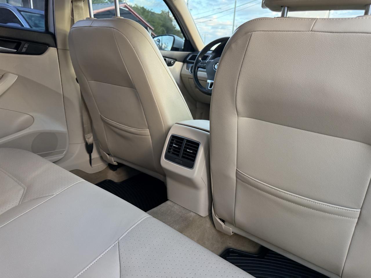 Volkswagen Passat 4dr Sdn 2.0L Manual TDI SE 2015