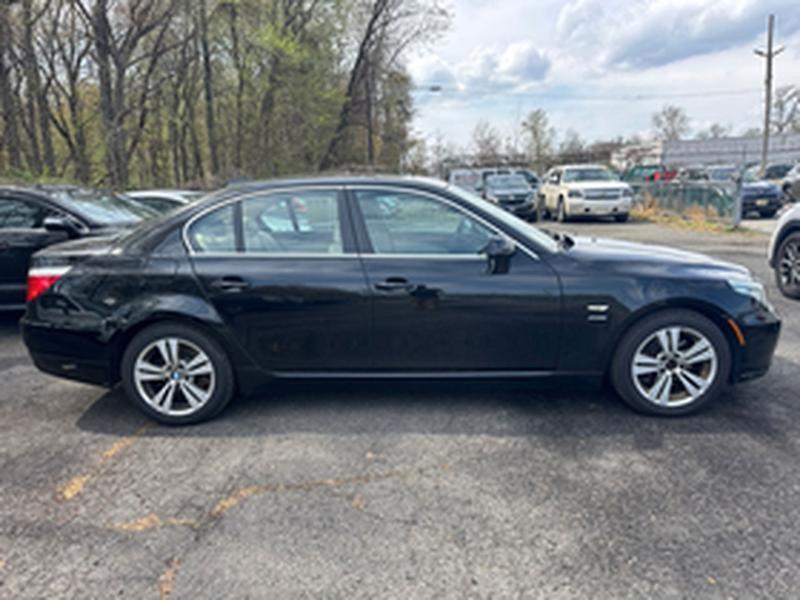 BMW 5-Series 528xi 2009