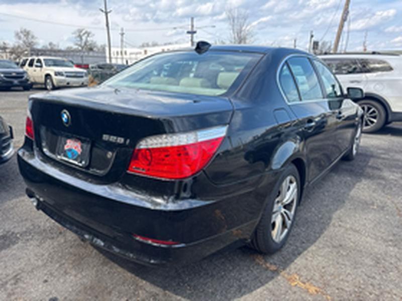 BMW 5-Series 528xi 2009
