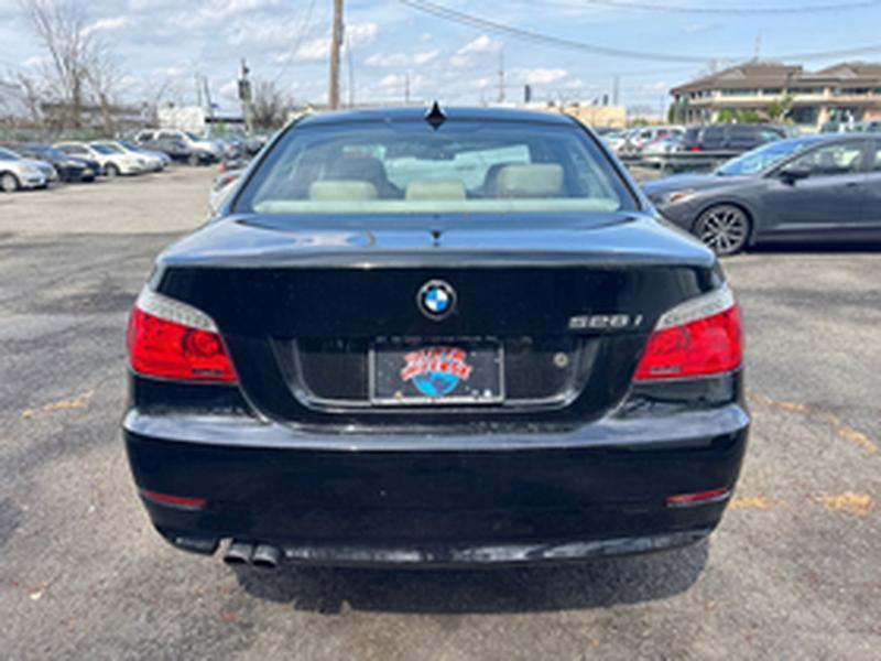 BMW 5-Series 528xi 2009
