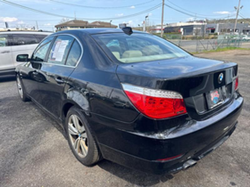 BMW 5-Series 528xi 2009