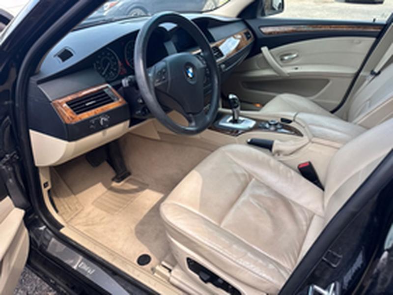 BMW 5-Series 528xi 2009
