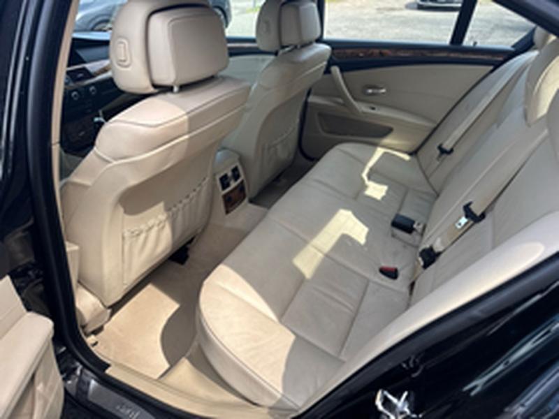 BMW 5-Series 528xi 2009